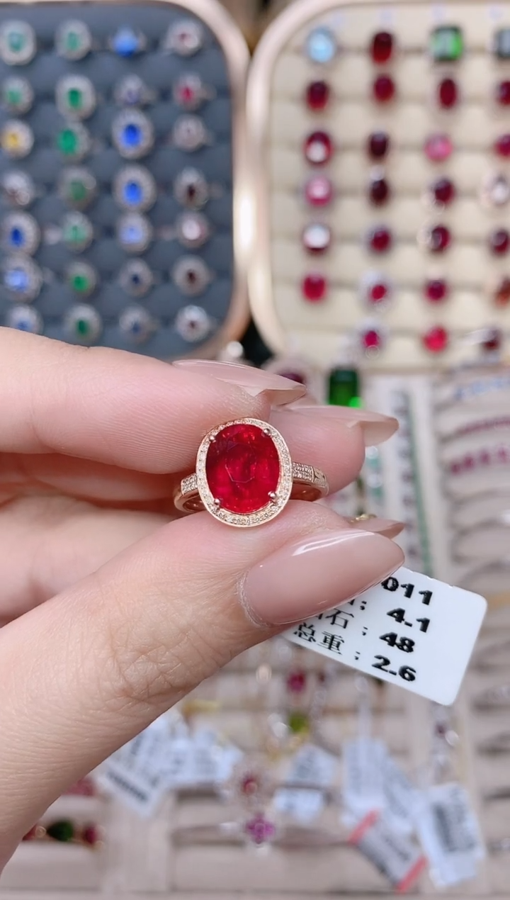 18K金镶嵌碧玺戒指碧玺4.1CT