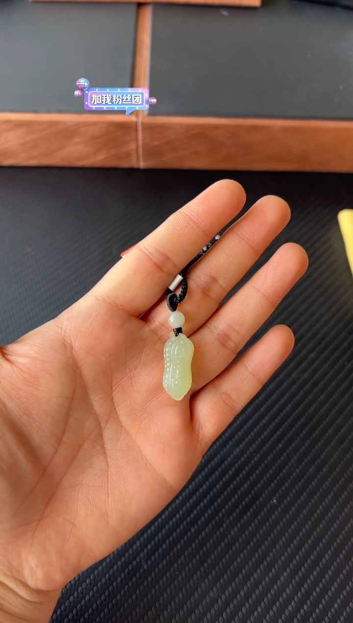 【闪购商品】和田玉吊坠(赠链)未镶嵌且末微色差近矿