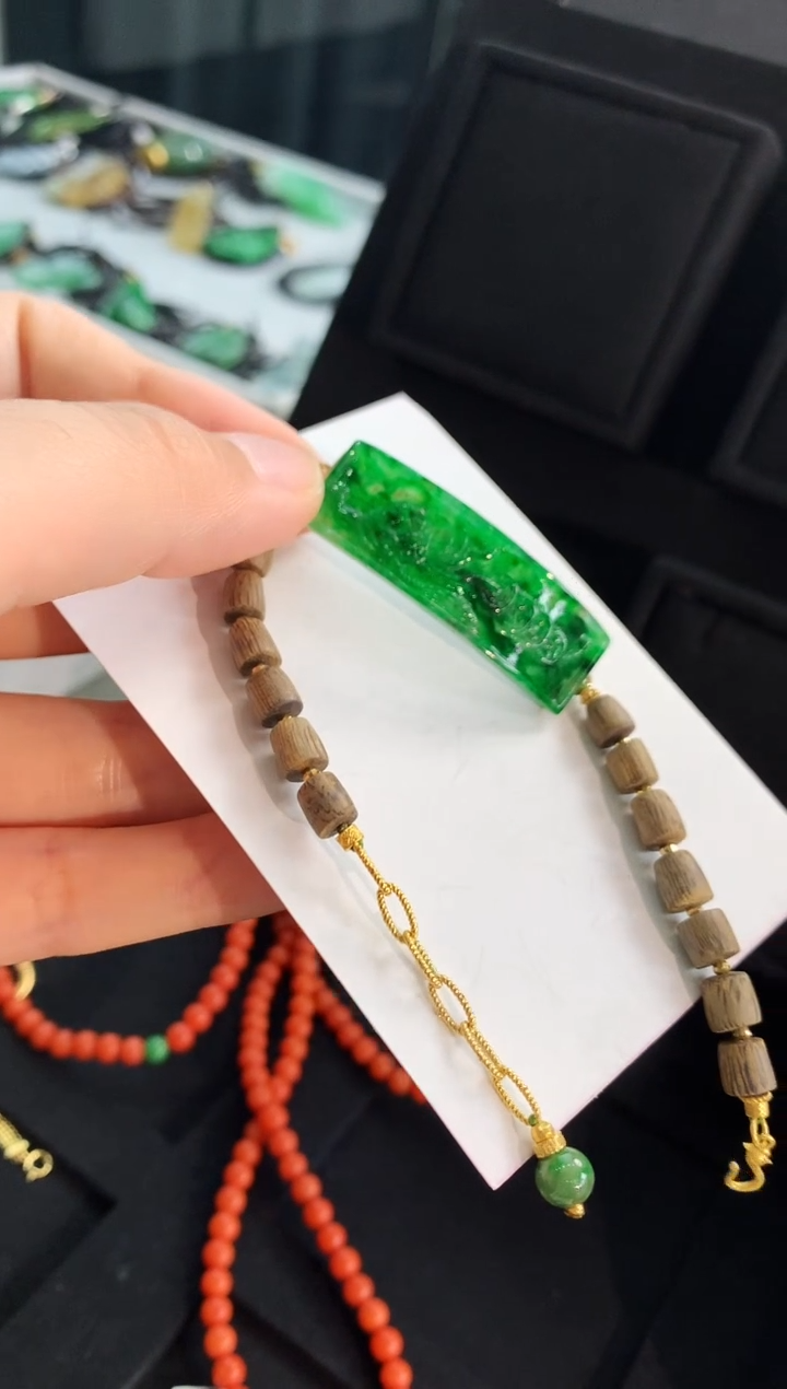 【闪购商品】翡翠手链18K金镶嵌手饰