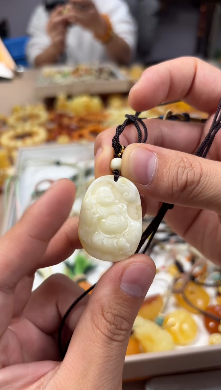 【闪购商品】蜜蜡裸石未镶嵌雕刻