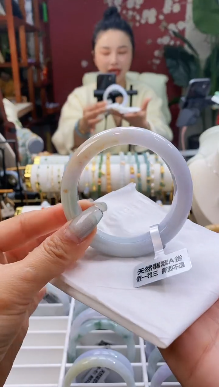 【闪购商品】翡翠手镯未镶嵌49显白5556/12.5*9.2