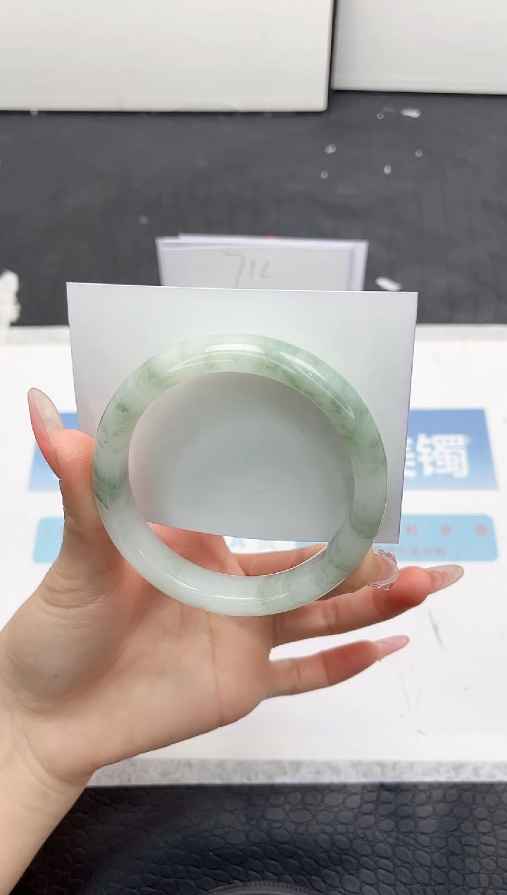 【闪购商品】石英质玉手镯未镶嵌83-58.4