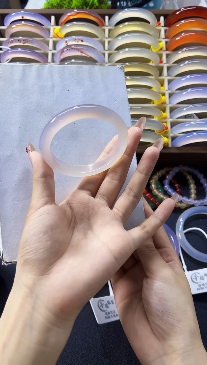 玛瑙/玉髓手镯未镶嵌56.1圈口