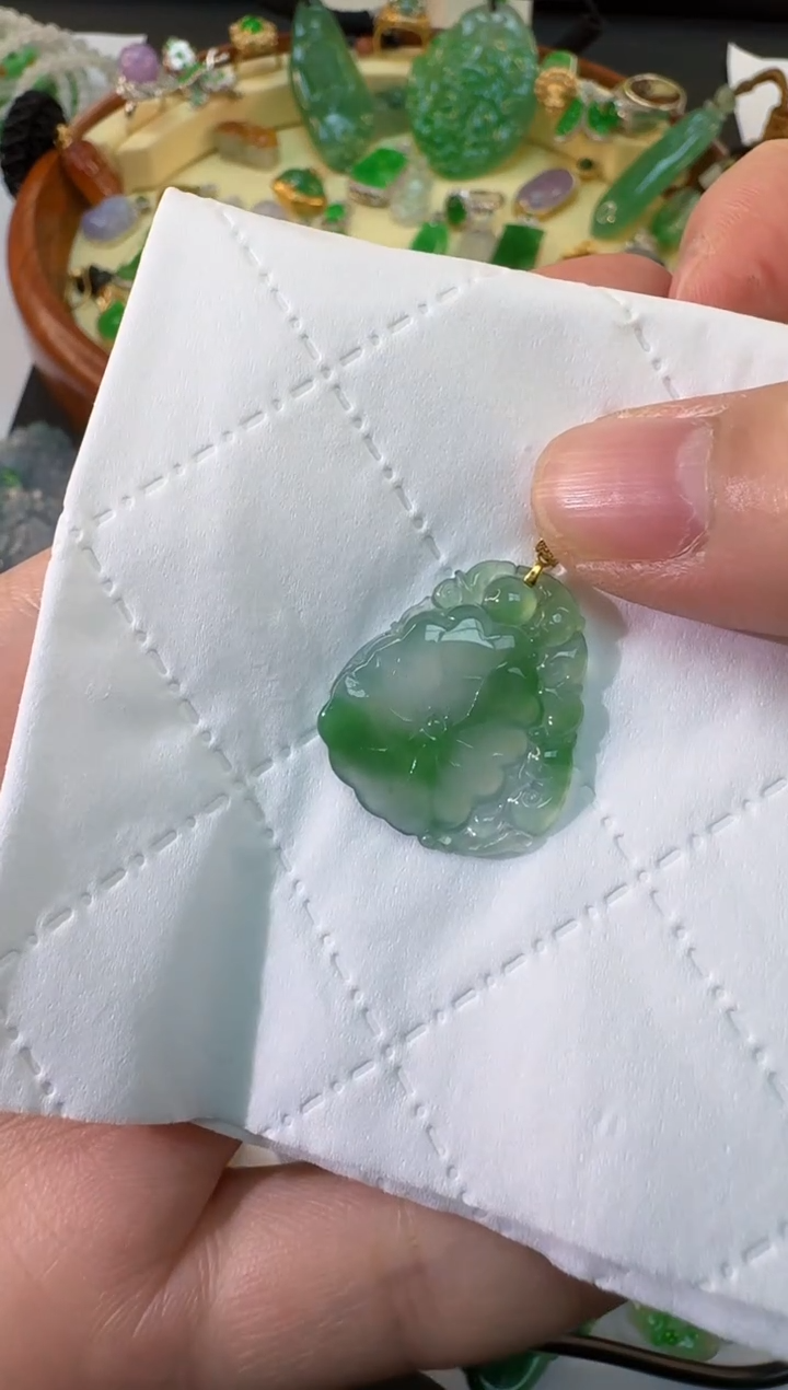 【闪购商品】翡翠颈饰18K金镶嵌缅甸翡翠A货吊坠