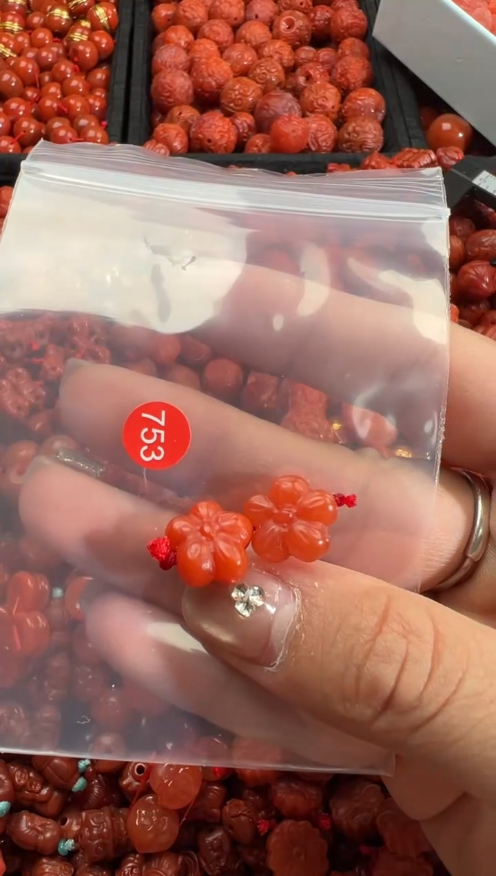 南红玛瑙未镶嵌颈饰1