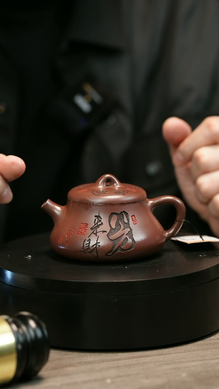 茶壶紫砂查*伟H2482李树虹刻绘八方来财