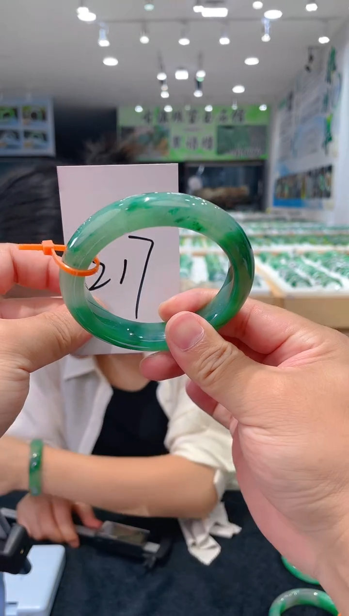 石英质玉（非洲翠）手镯未镶嵌天然冰飘花