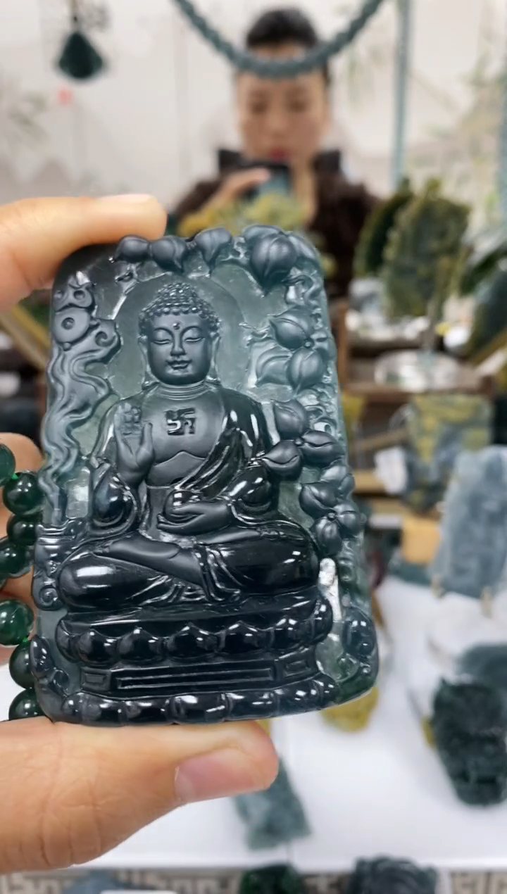 颈饰未镶嵌翡翠小*哥翡翠12.3