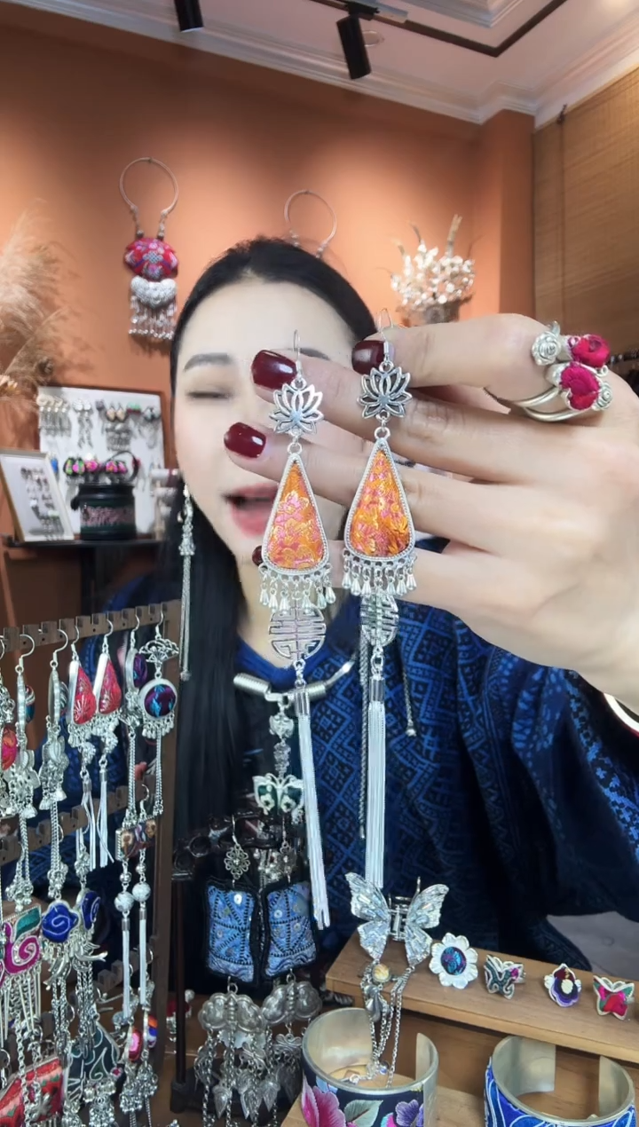 【闪购商品】刺绣纯手工民族风耳环