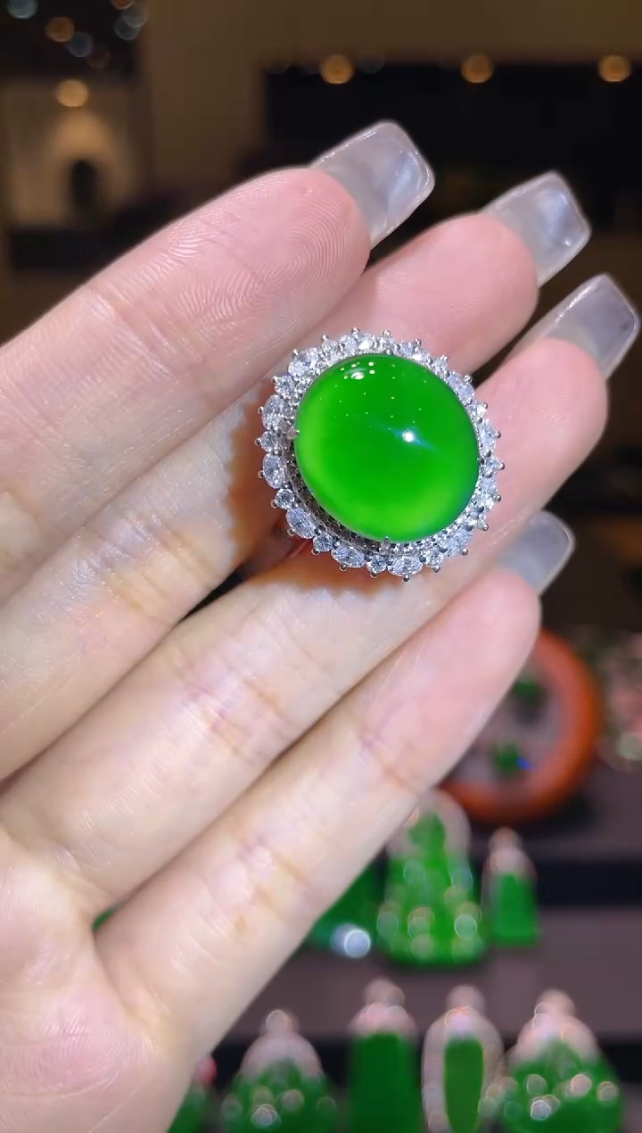 【闪购商品】翡翠吊坠(赠链)18K金镶嵌A41