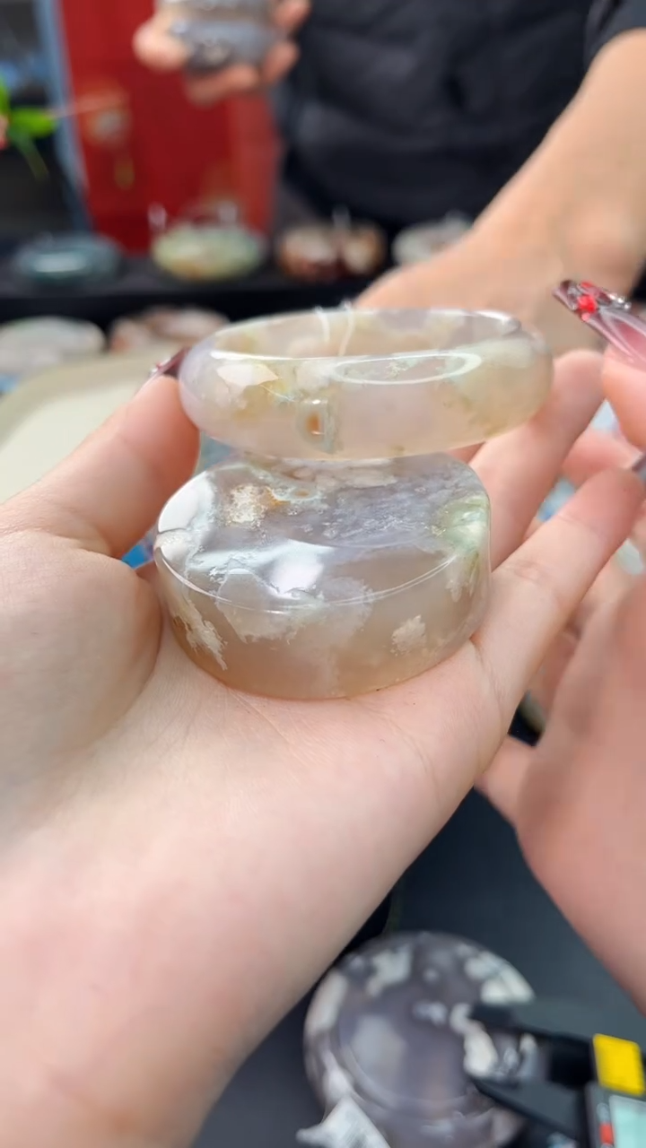 【闪购商品】石英质玉手镯未镶嵌赠送镯心（52圈口）