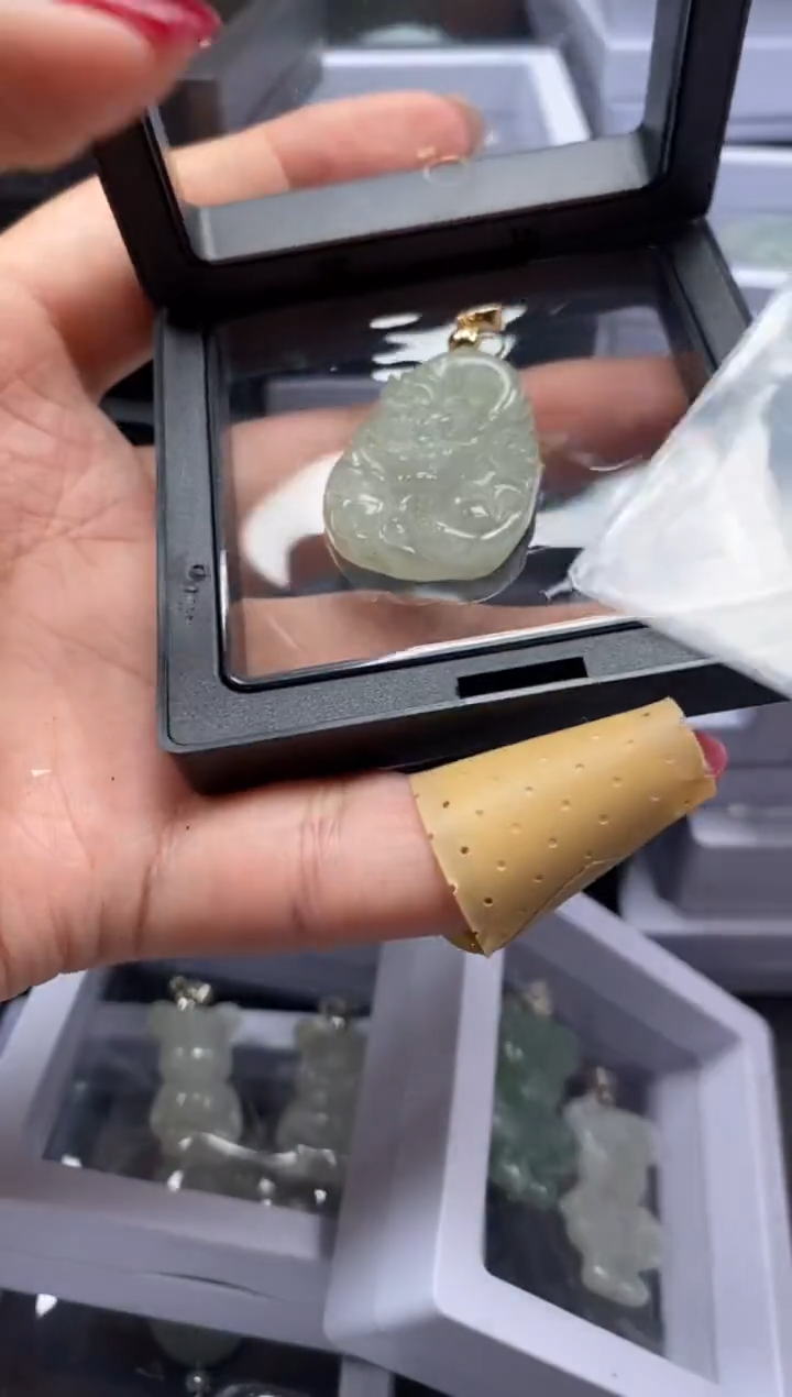 【闪购商品】翡翠未镶嵌吊坠(不含链)38830