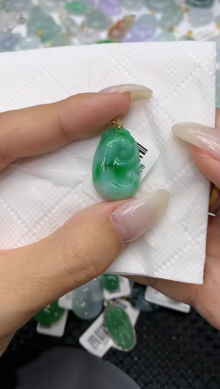 颈饰18K金镶嵌翡翠111111111111