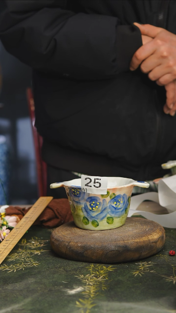 【闪购商品】25景德镇釉下彩手捏双耳碗
