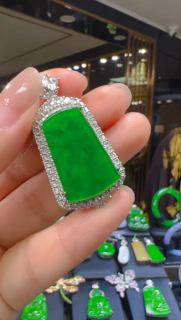 翡翠未镶嵌颈饰038(多样性发货发其一)