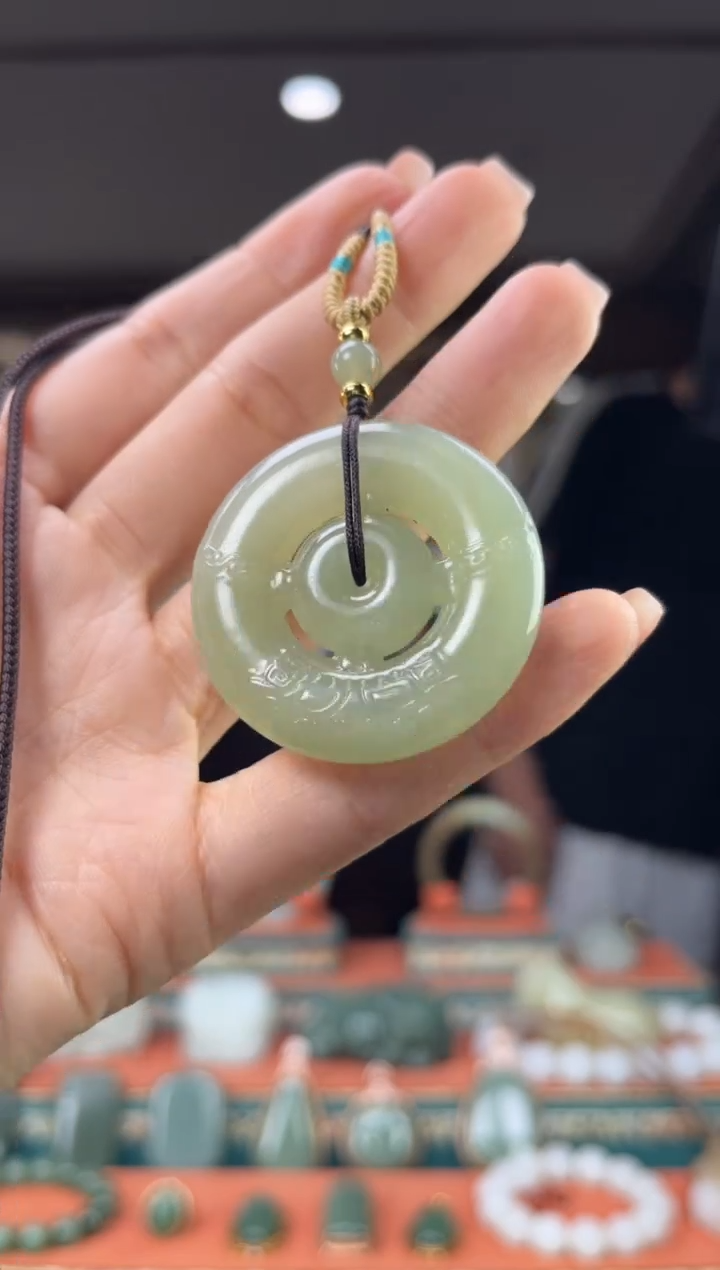 和田玉未镶嵌颈饰佩佩