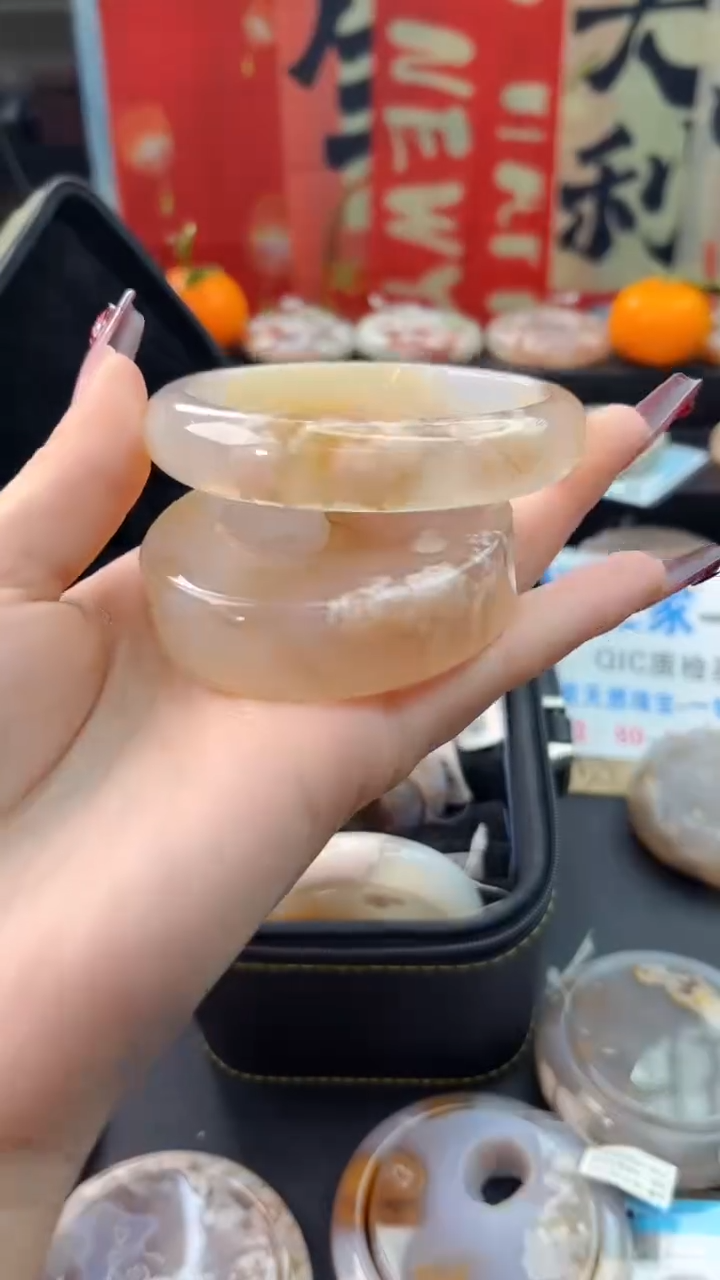 【闪购商品】石英质玉手镯未镶嵌赠送镯心（60圈口）