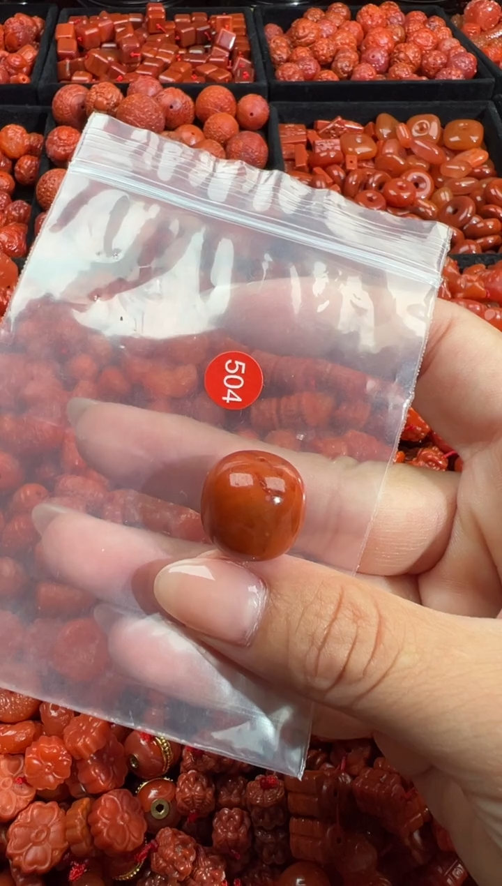 南红玛瑙未镶嵌颈饰1