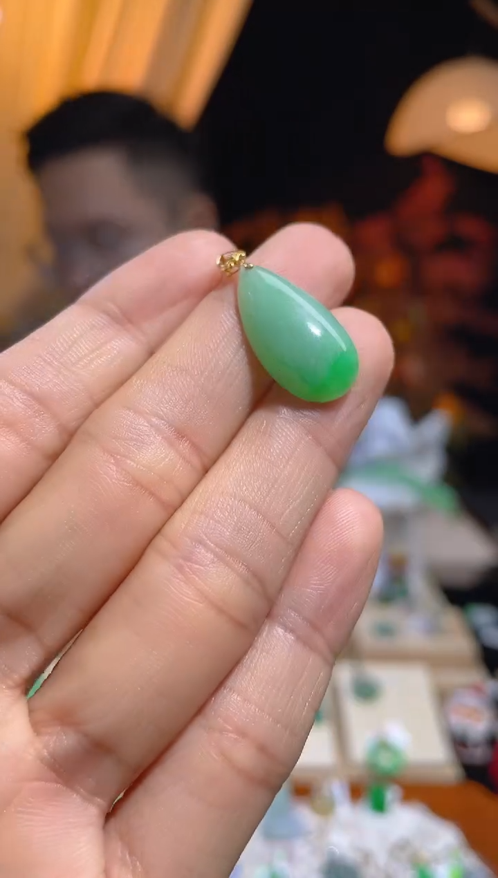 【闪购商品】翡翠颈饰18K金镶嵌假一赔三