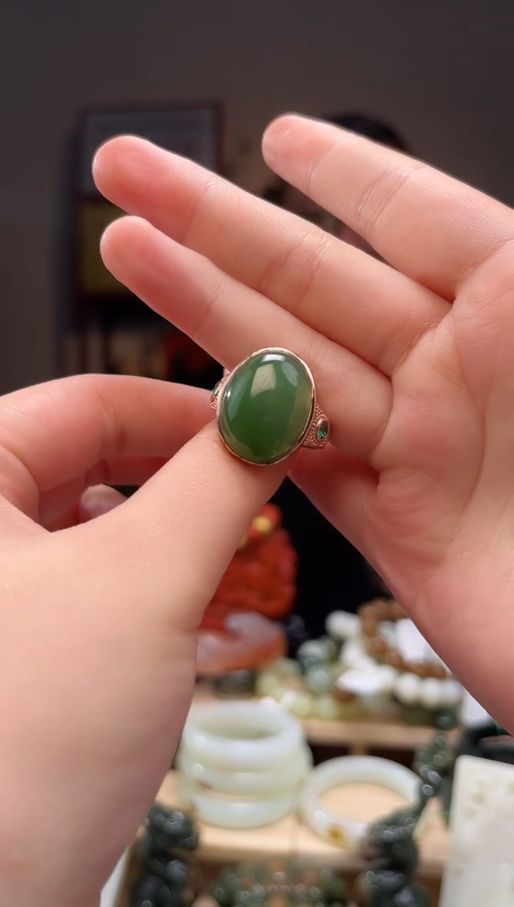 颈饰未镶嵌和田玉吊坠