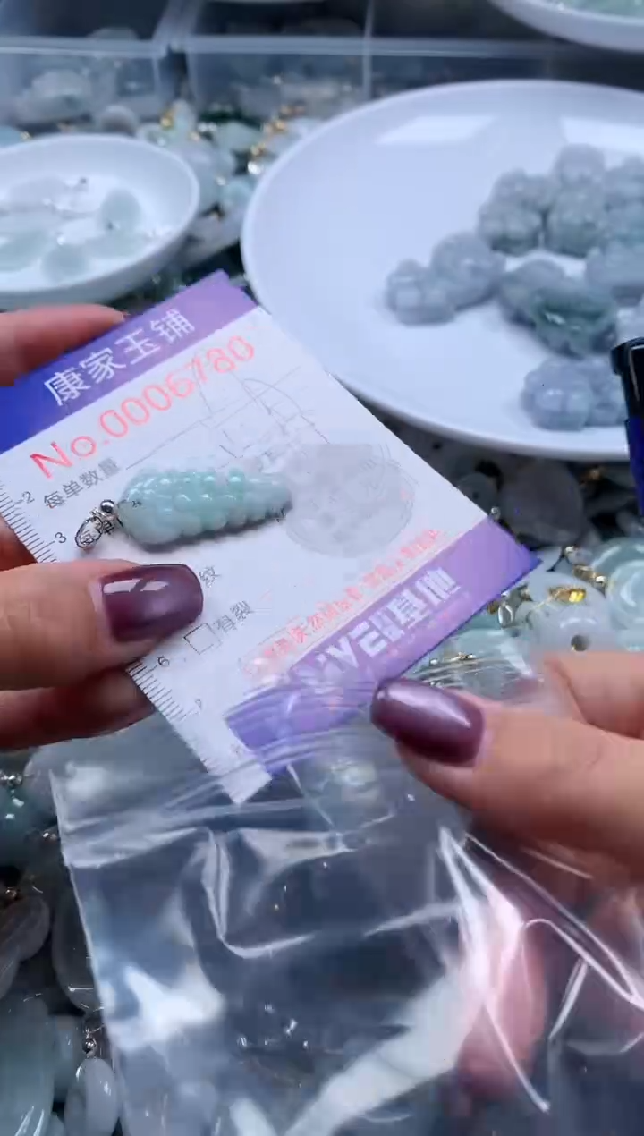 翡翠未镶嵌吊坠(不含链)6780