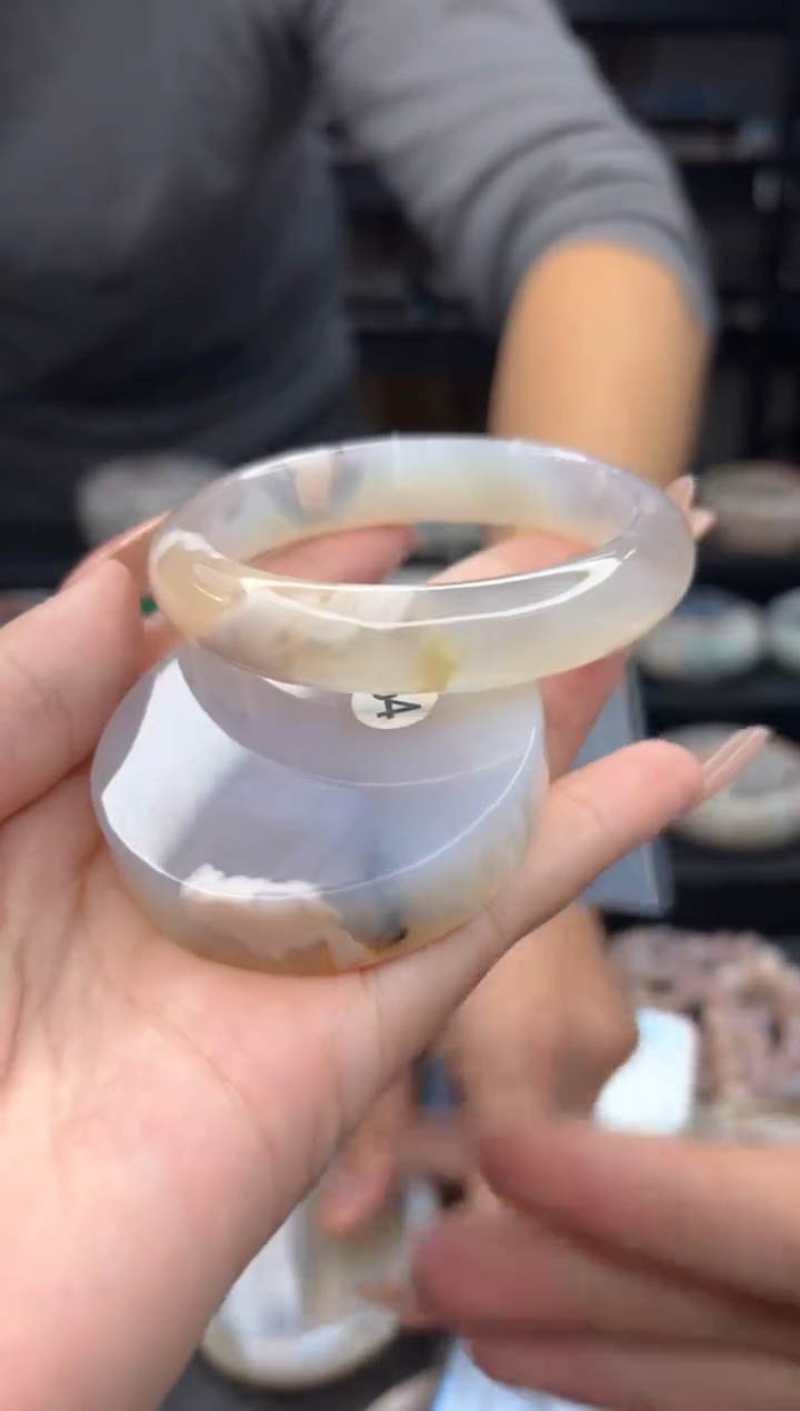 【闪购商品】石英质玉手镯未镶嵌2122（54圈赠送镯心）