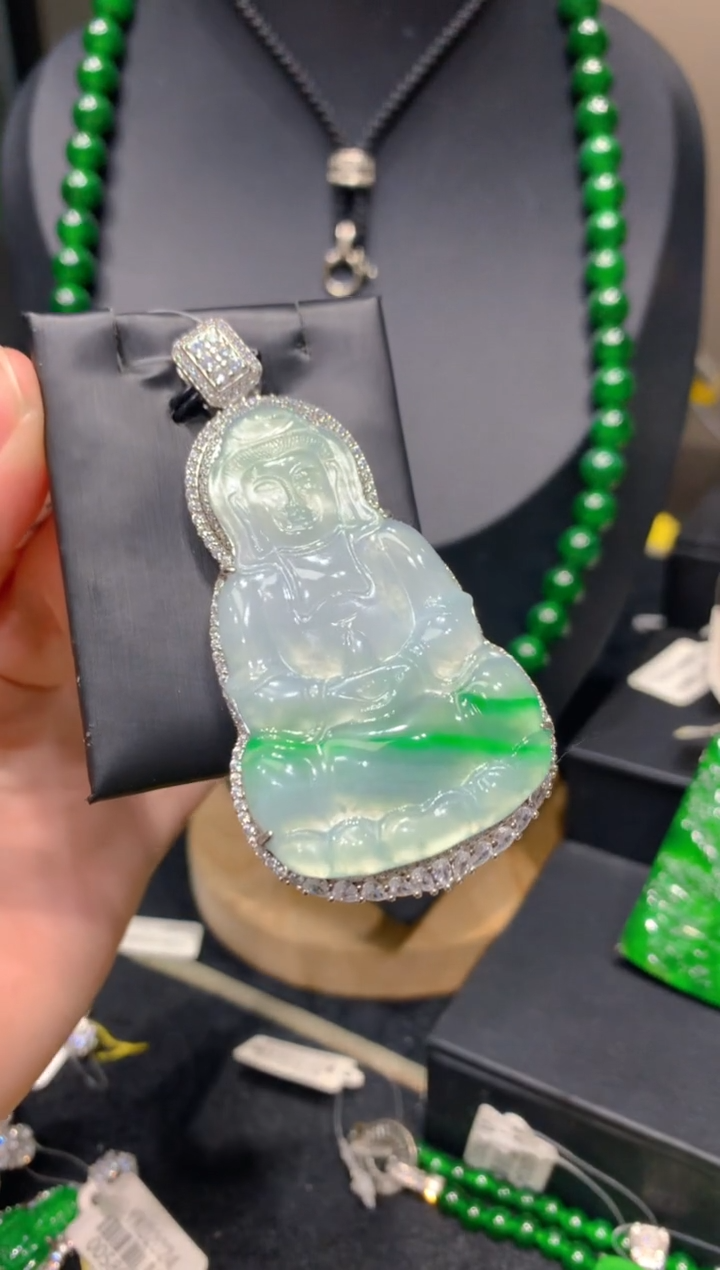 颈饰银S925镶嵌翡翠40一季