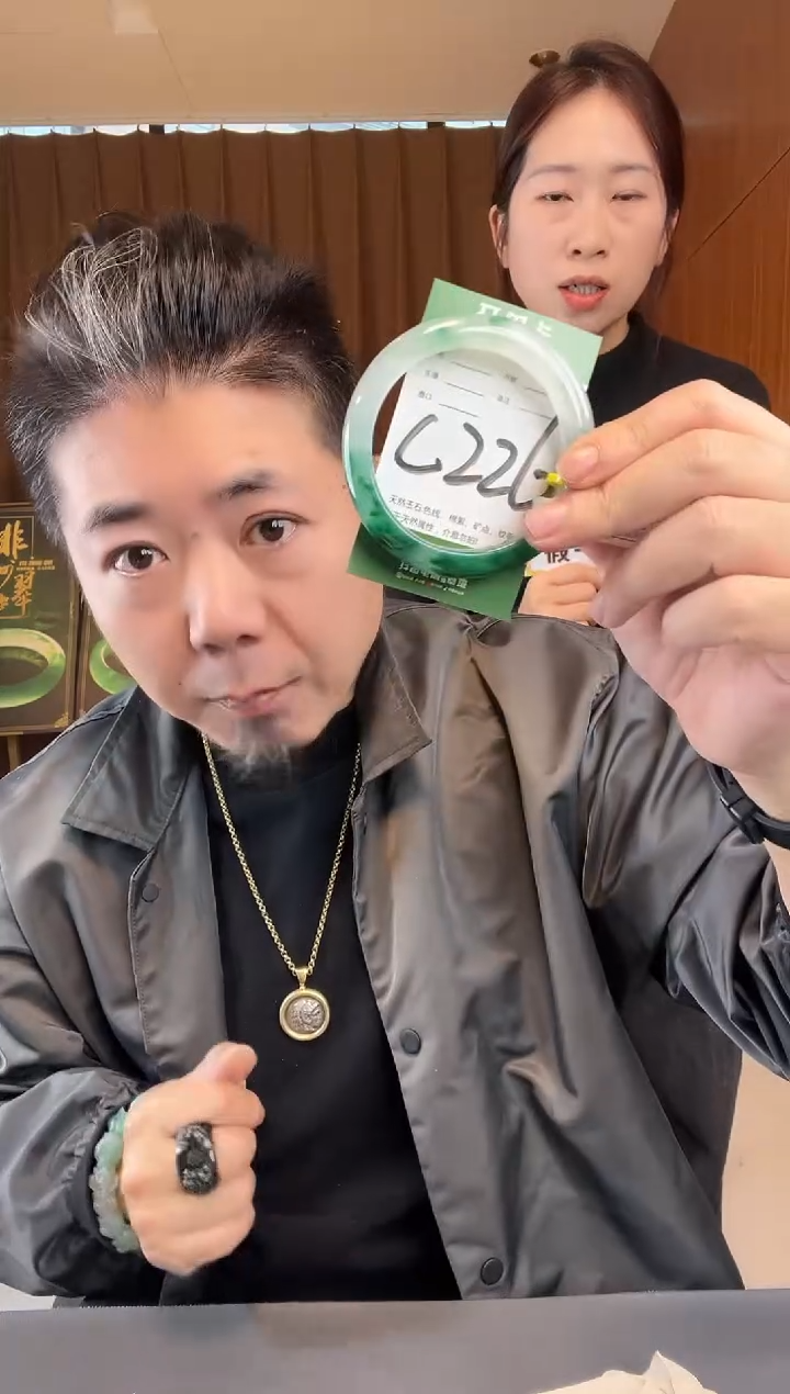 【闪购商品】石英质玉手镯未镶嵌非洲翠