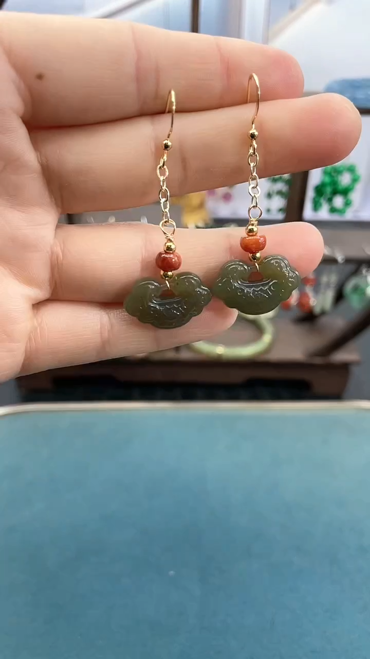 14K金镶嵌和田玉耳饰和田如意锁耳钩