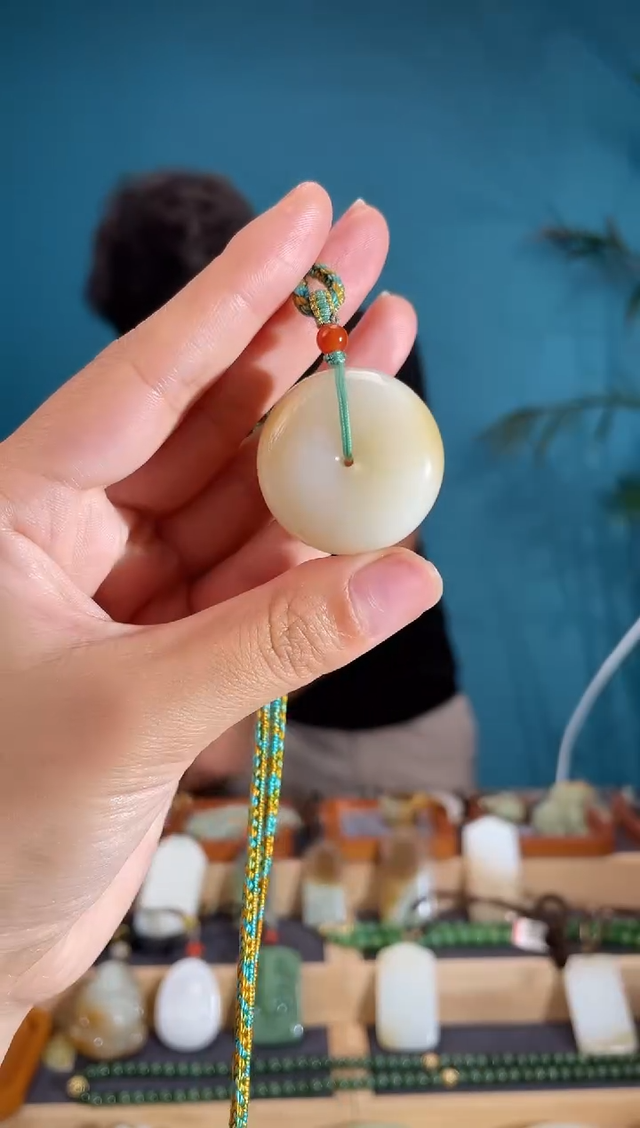 和田玉未镶嵌颈饰1