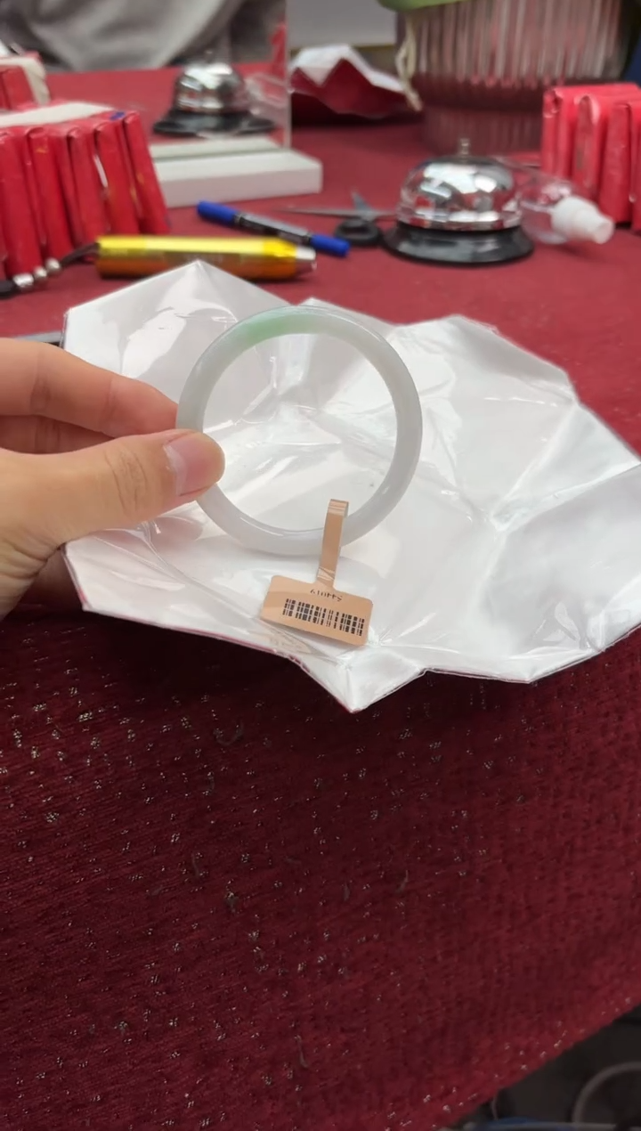 【闪购商品】翡翠手镯（圆镯）未镶嵌42手镯