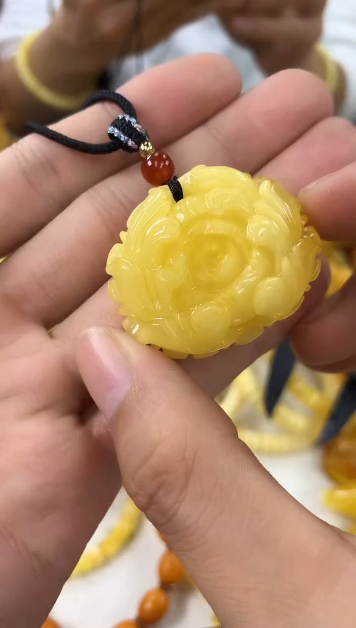 【闪购商品】琥珀裸石未镶嵌吊坠