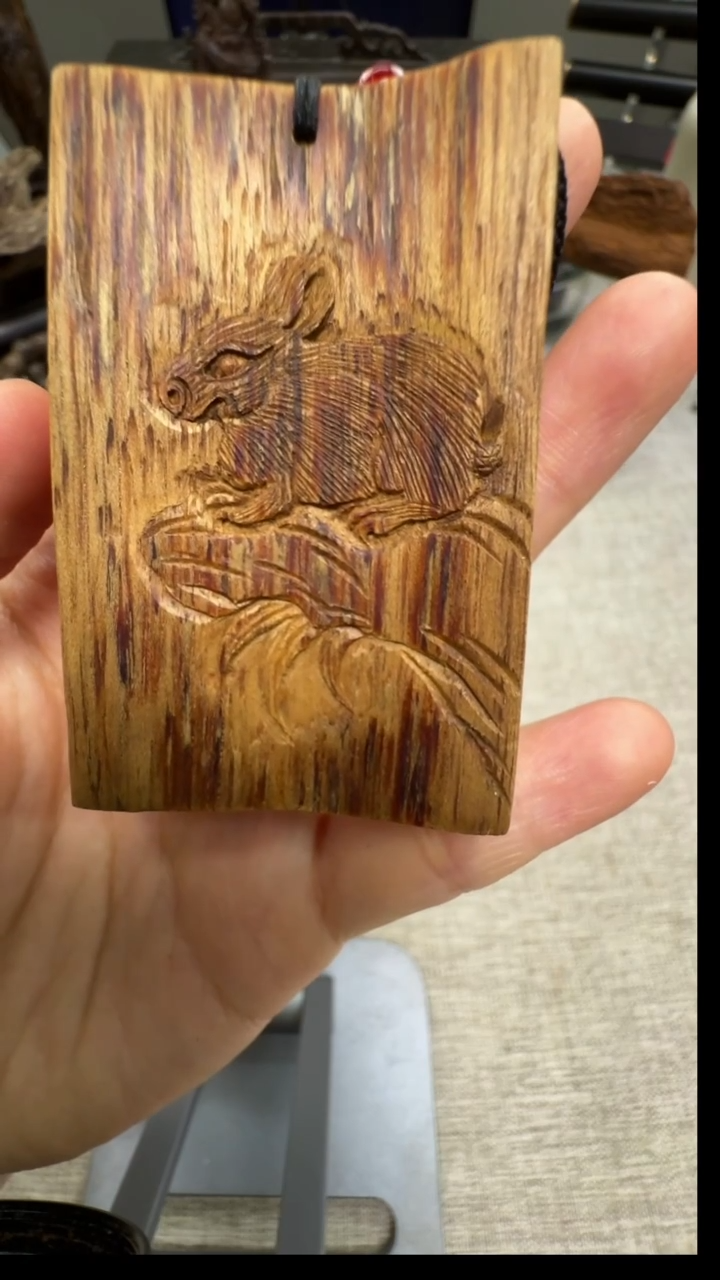 【闪购商品】线香加里曼丹熟结老料雕刻牌兔