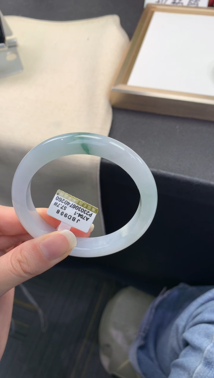 【闪购商品】翡翠手镯未镶嵌              