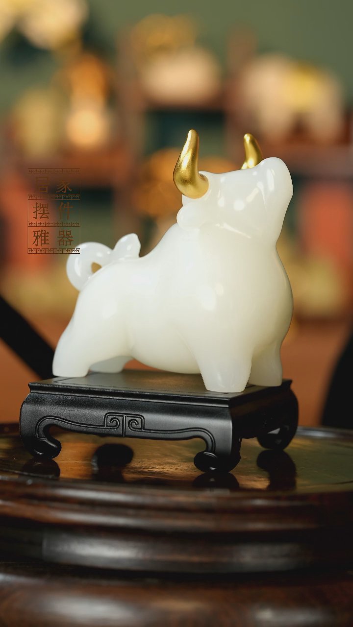 玉《牛势冲天》摆件