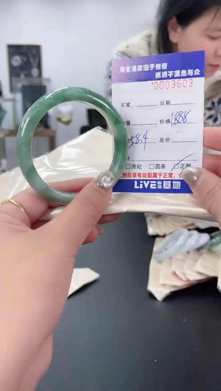 【闪购商品】翡翠手镯未镶嵌天然翡翠A货