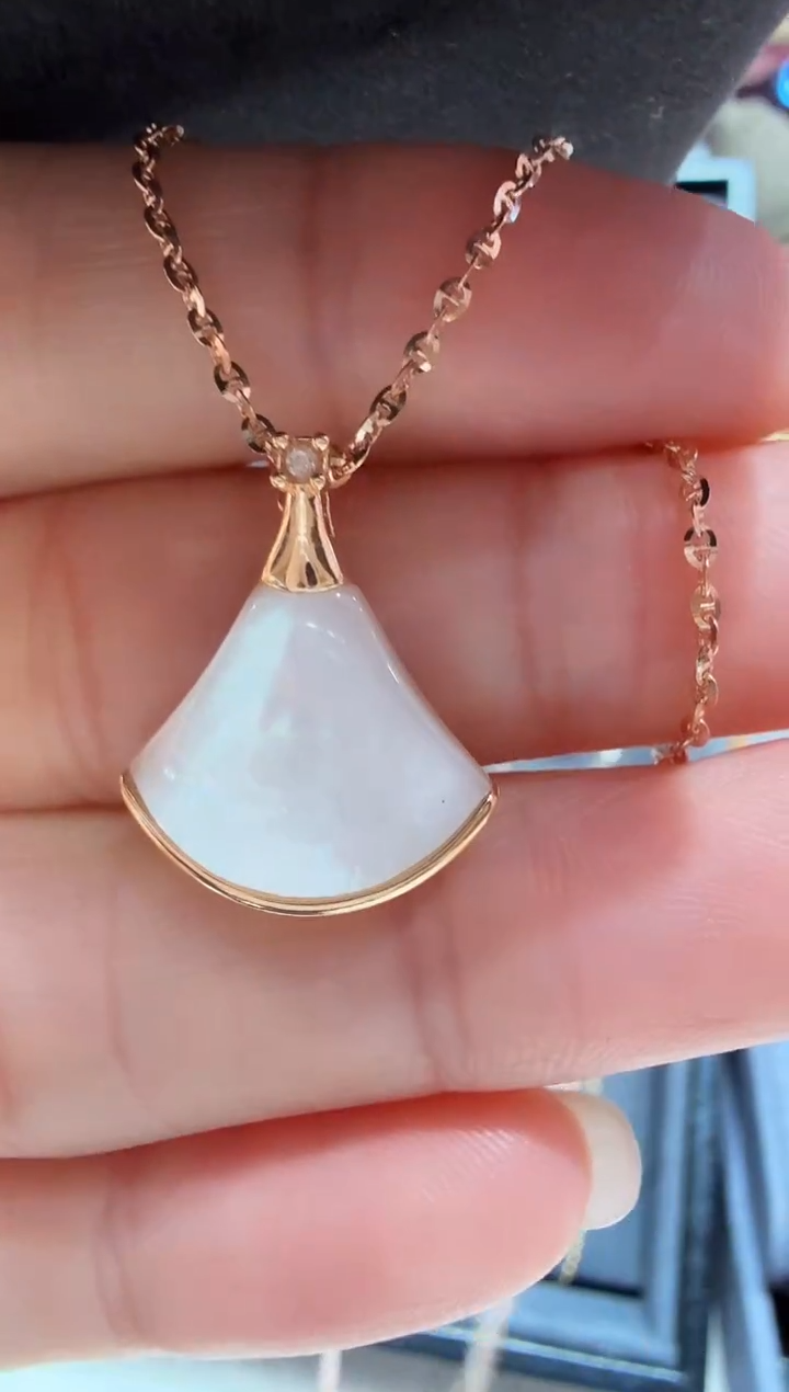 18K金镶嵌贝壳（贝母）吊坠（不含链）白裙吊坠