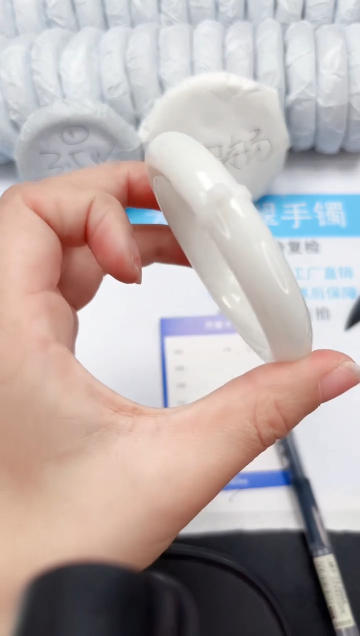 【闪购商品】和田玉手镯未镶嵌274-57.4