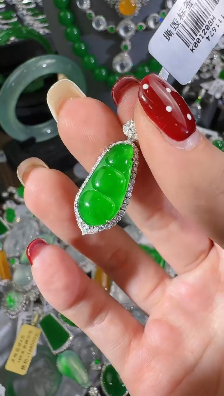 【闪购商品】翡翠吊坠(不含链)未镶嵌福豆