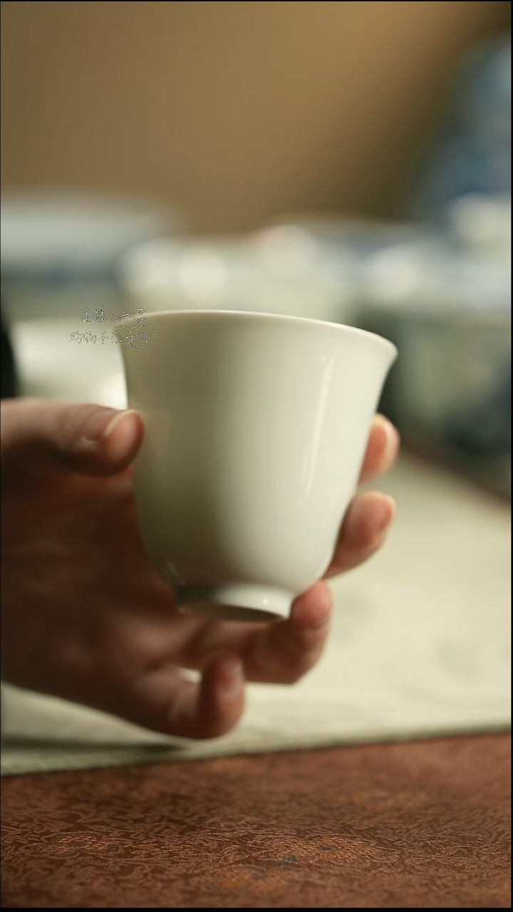 威**象闻香小白杯