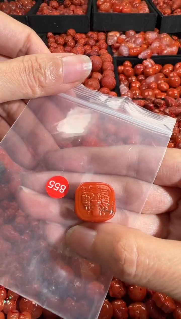 南红玛瑙未镶嵌颈饰1