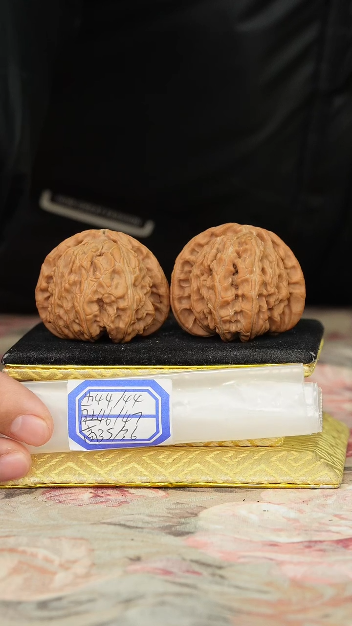 【闪购商品】文玩核桃把件白狮子