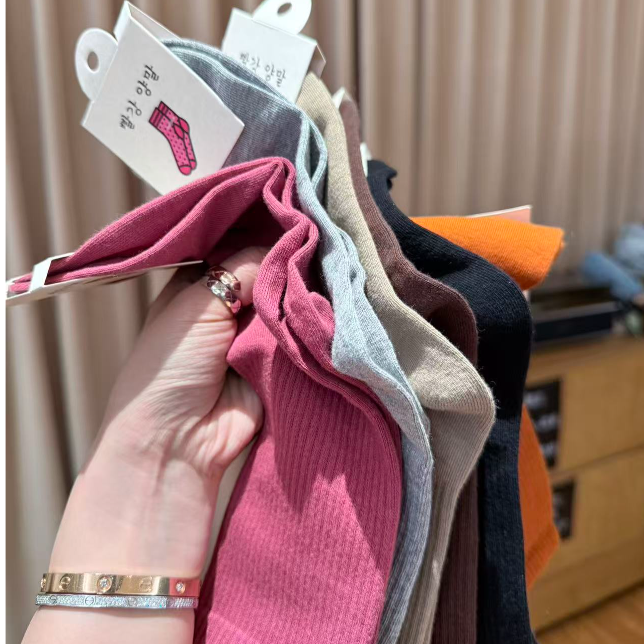 2184余小鱼 【六双一组】六色多彩基础好穿百搭简约中筒袜女