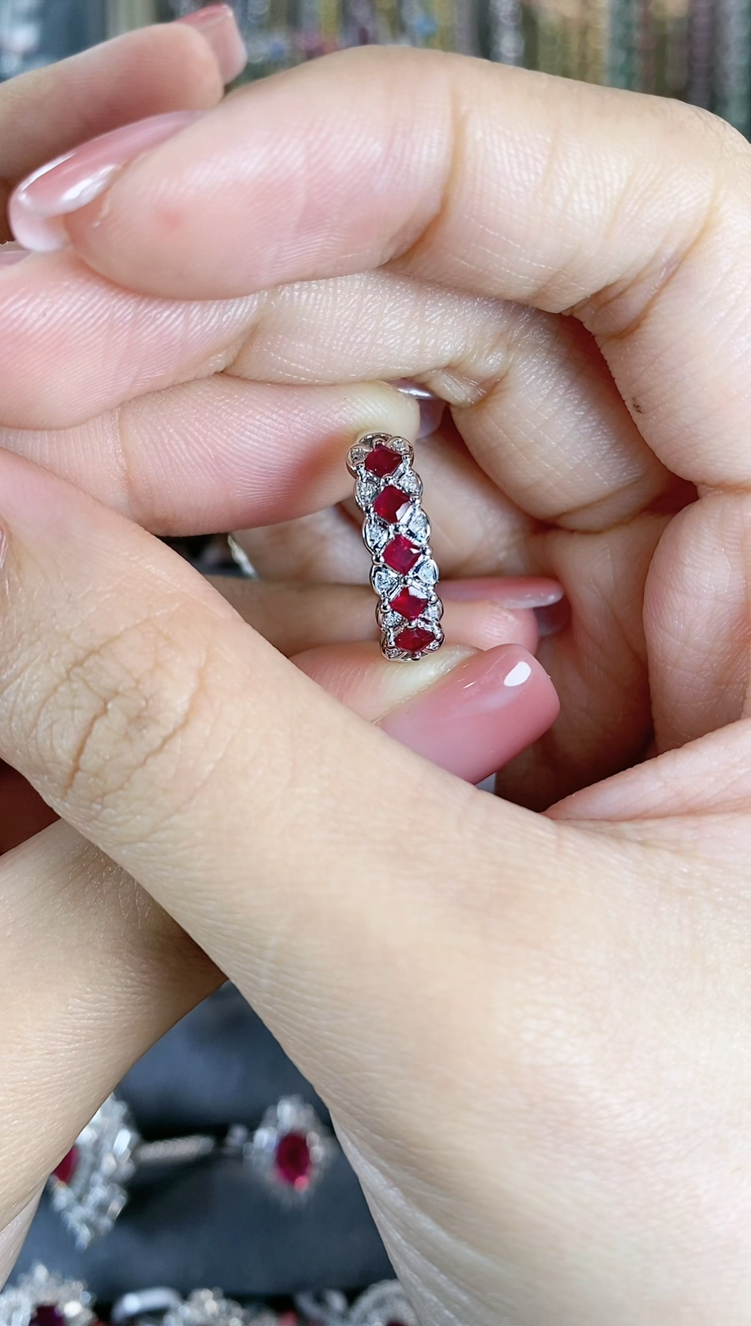 【闪购商品】戒指18K金镶嵌红宝石一个