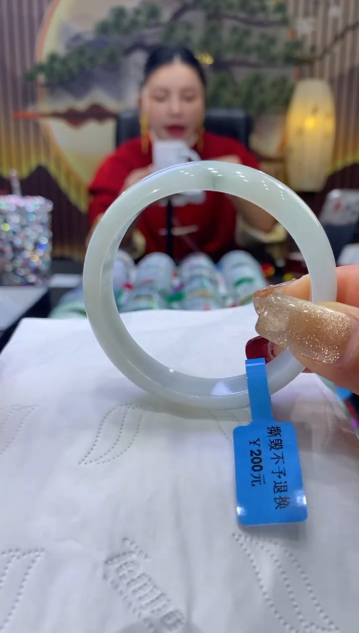 【闪购商品】翡翠手镯未镶嵌多人08515