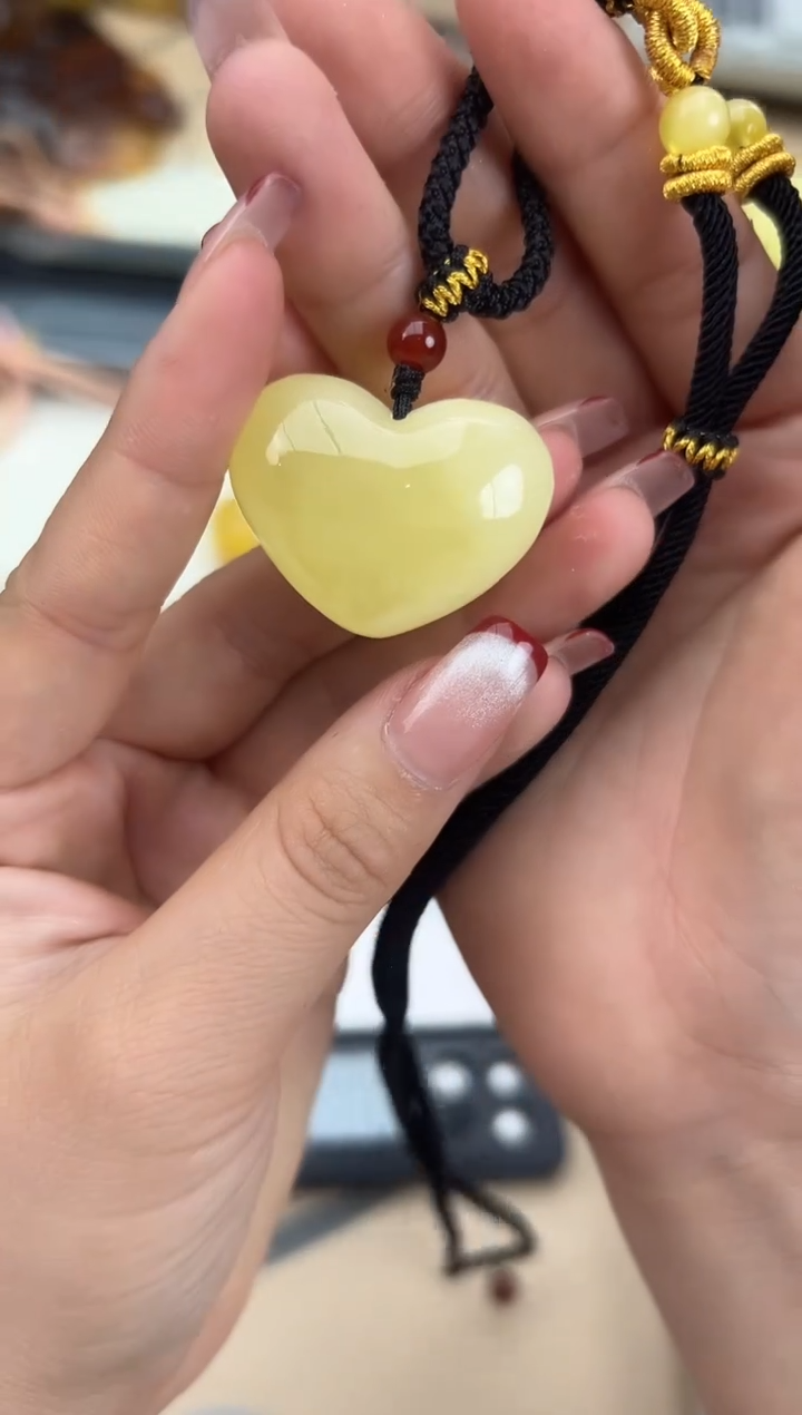 【闪购商品】琥珀裸石未镶嵌蜜蜡吊坠