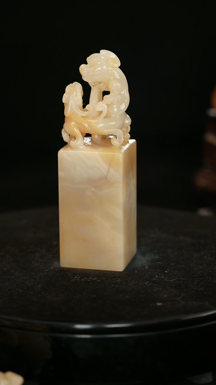 【闪购商品】寿山石螭虎穿环镂空雕郑献祺作品