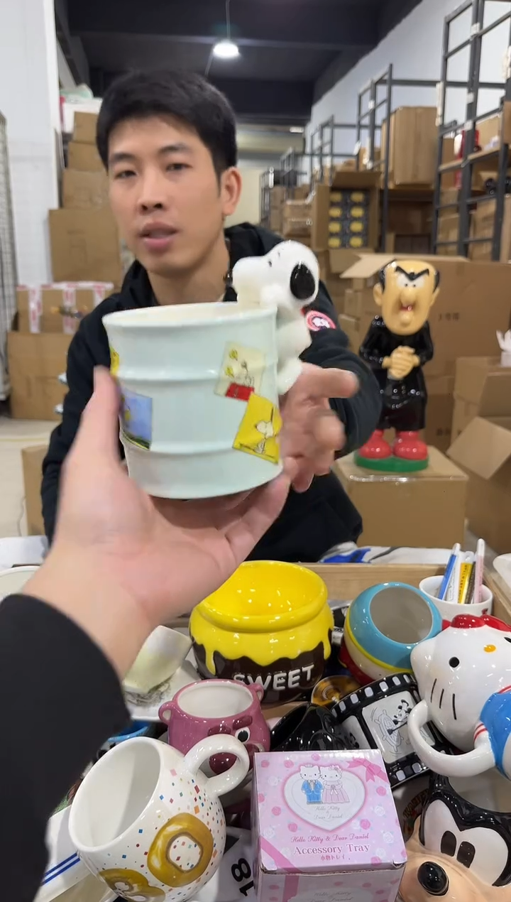 瓷片史努比油桶笔筒