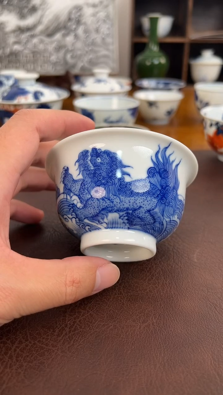 C****e照夜白青花狮子滚秀球盖碗