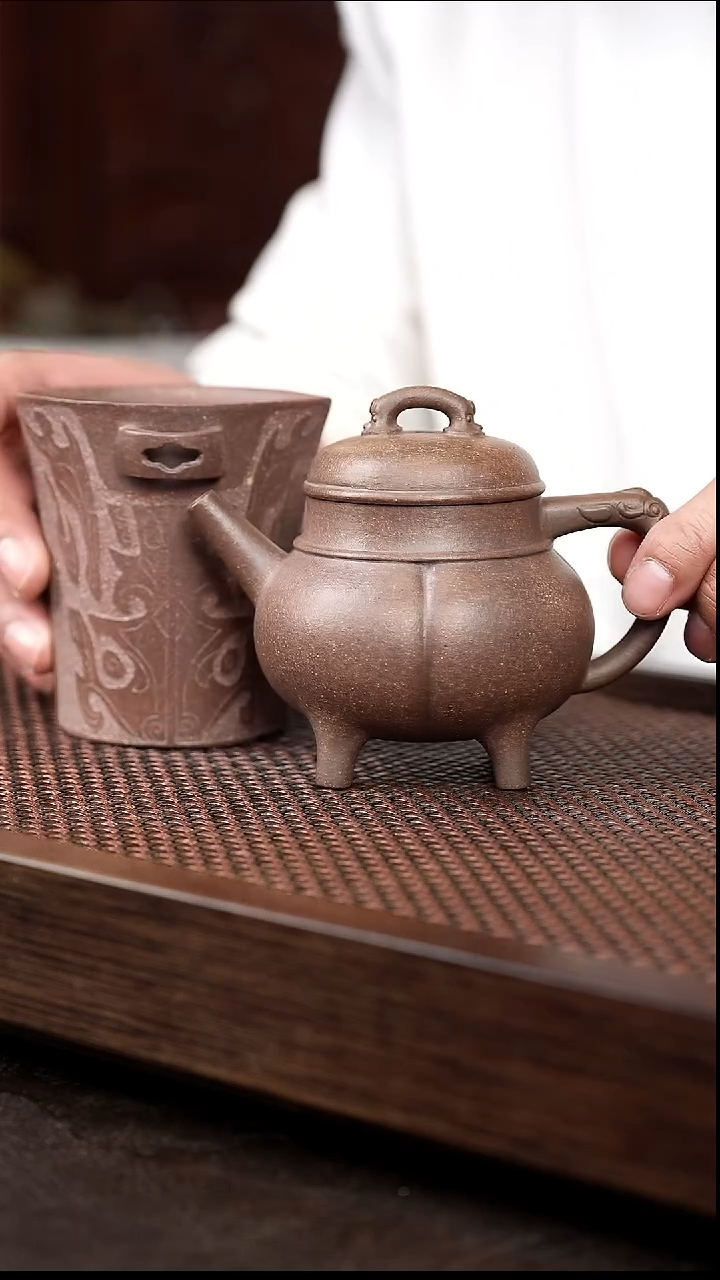 茶壶紫砂岩中泥四足龙鼎+编钟公道